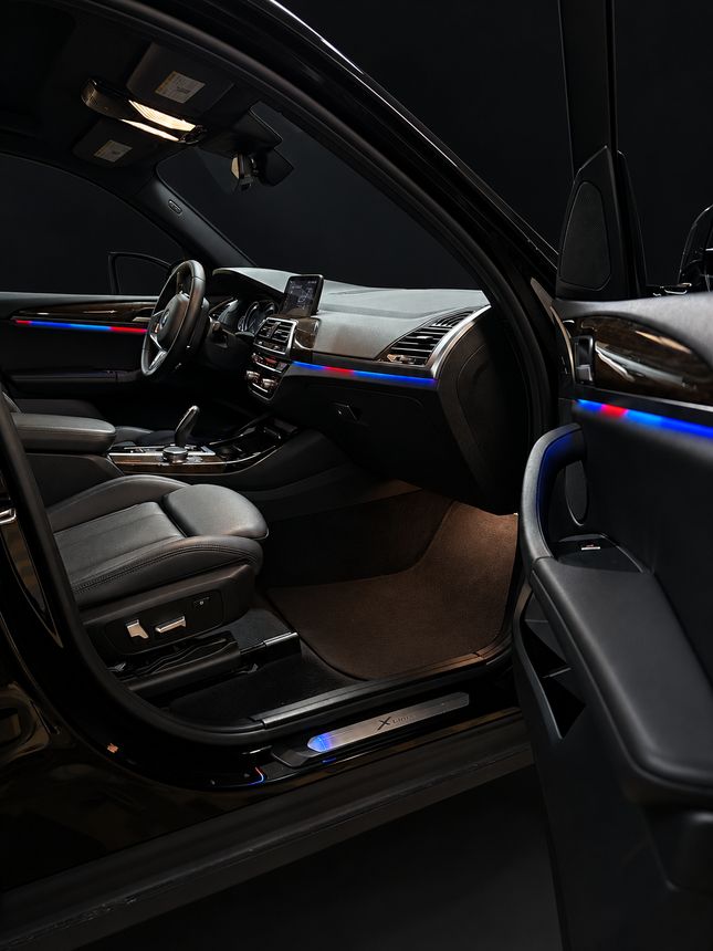 BMW X3 G01: салон через відчинені передні двері
