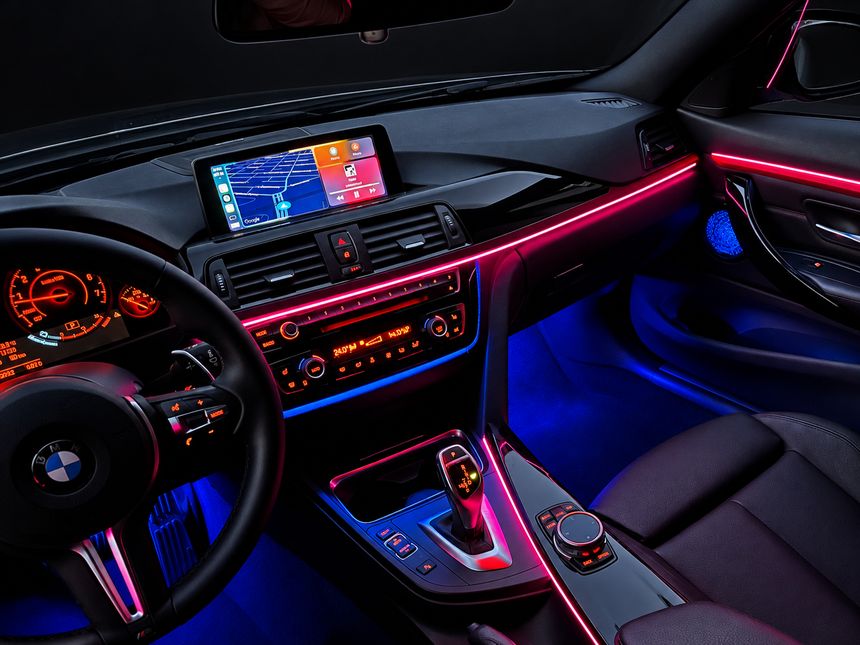 BMW 4 серія: торпедо і пасажирські двері, CarPlay на екрані