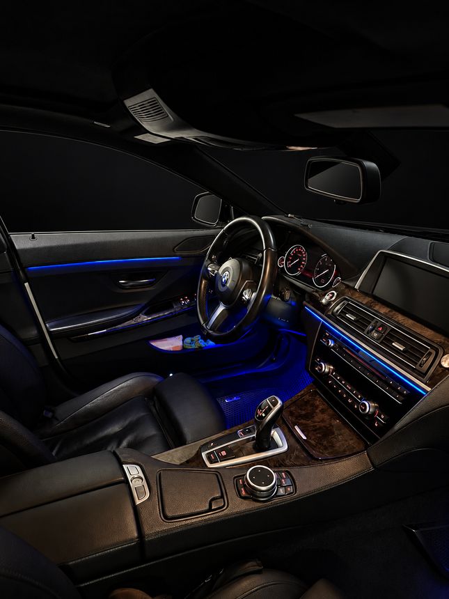 BMW 6 серия F06: руль и торпедо, синий контур