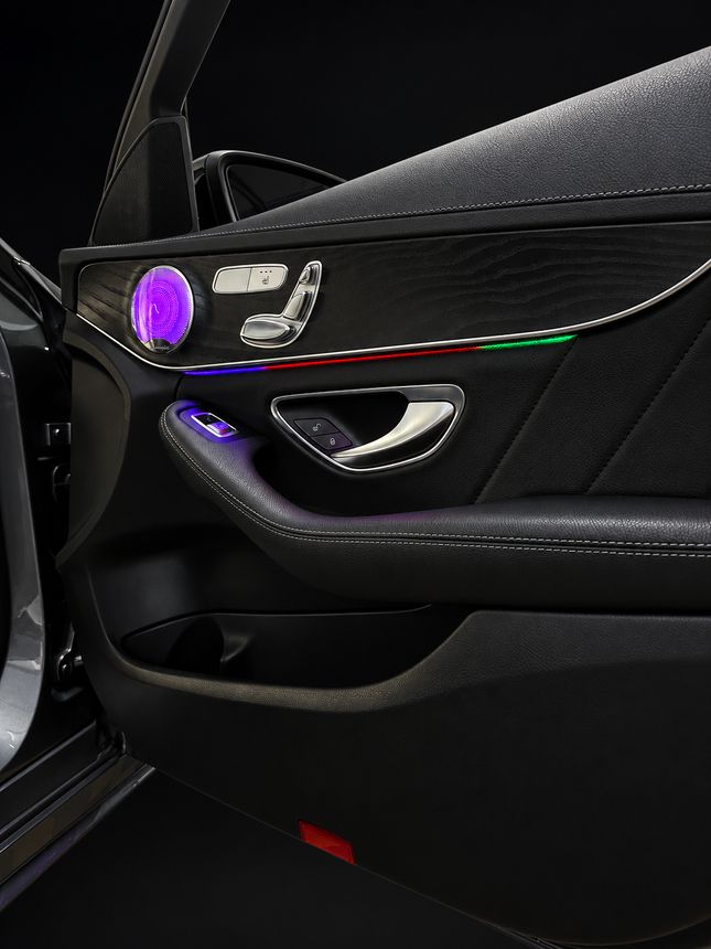 Mercedes-Benz GLC X253: передняя дверь, перелив Symphony