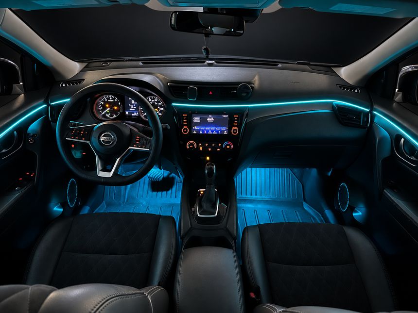 Nissan Qashqai: торпедо фронтально, блакитне світло