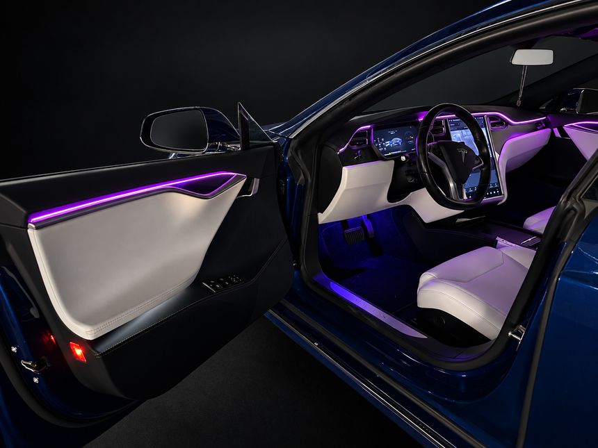 Tesla Model S: відчинені двері, синій кузов